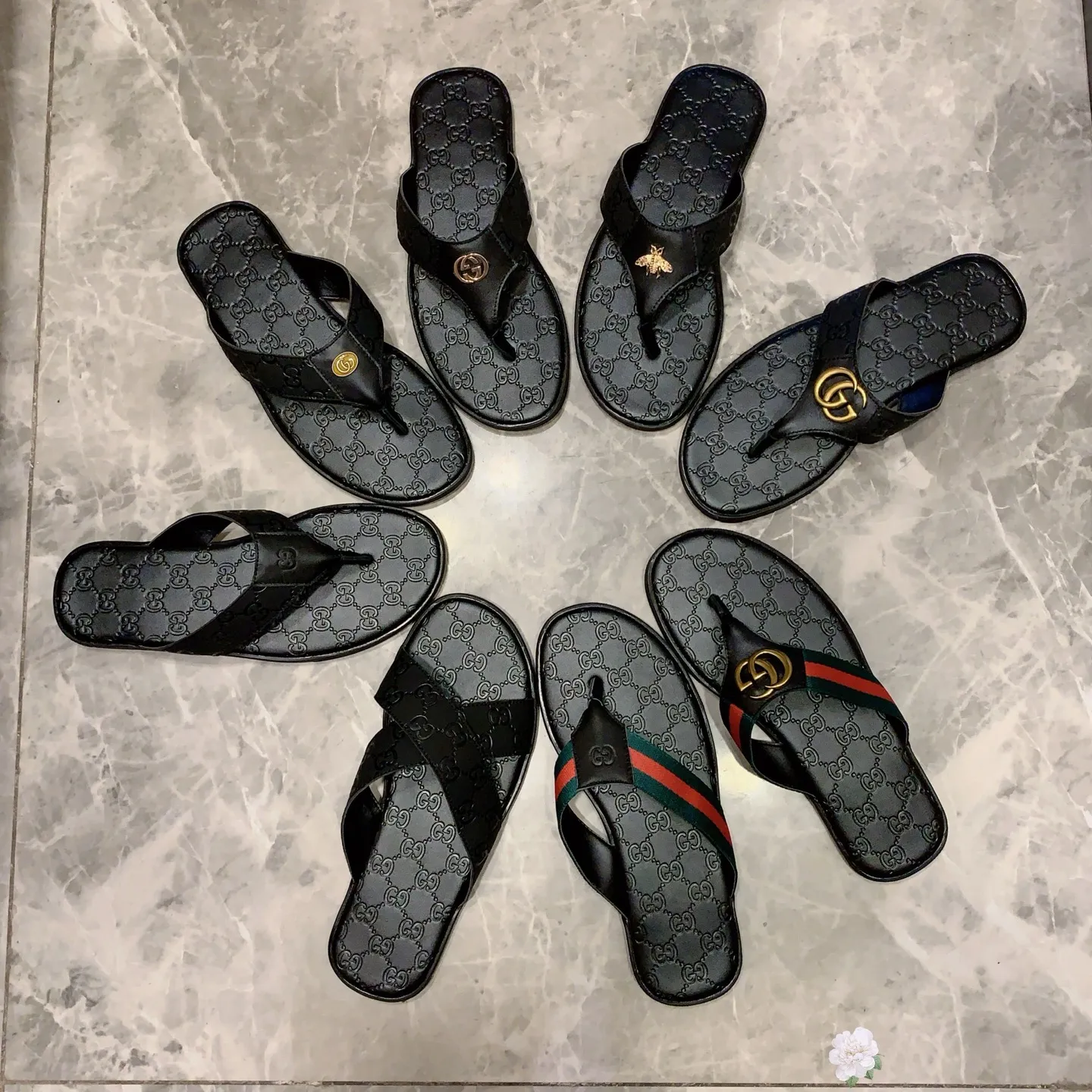 Slippers: New model: Factory price: 260💰💰🎩🎩🔥🔥《 Gucci* 》Series of slippers top purchasing agent🔍🔍Sold at the same time for men, original Italian imported webbing made of selected cowhide, exquisite workmanship,), sole: (super comfortable) original factory special sole, ⚠️exclusive double-layer movable molded sole super comfortable⚠️, real shot🎬the real thing is more beautiful🔍🔍266 regular code 38-44, can be ordered 45.